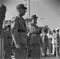 Catroux et de Gaulle null
