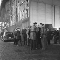 F111 02/12/1944 à Bron. Le Ministre de l'Air du gouvernement Charles de Gaulle Charles Tillon. LES MARAUDERS B26 FRANÇAIS 1944